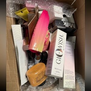 Random 25 Piece Cosmetic/ Beauty Bundle